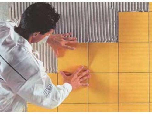 Наличие на складе клей для плитки популярных производителей Люкс и Церезит. Цена на сайте в каталоге магазина Азимут бай.